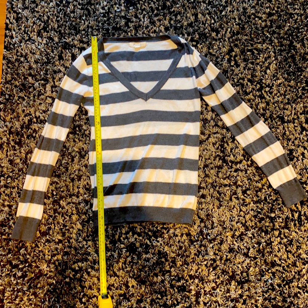 Jersey stripes gray / white. Size M. Long sleeves